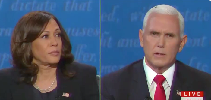 ▲彭斯头上的苍蝇。/CNN直播截图