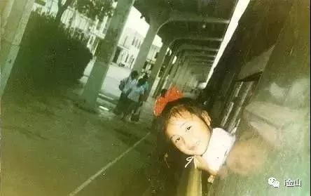 ▲在金山卫火车站，你可曾也这样俏皮过？
