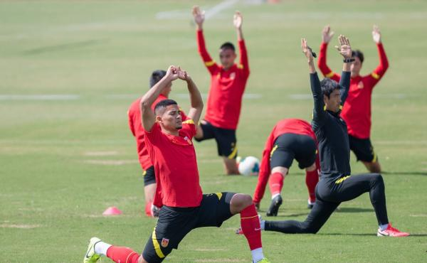  蒋光太在国足训练中。