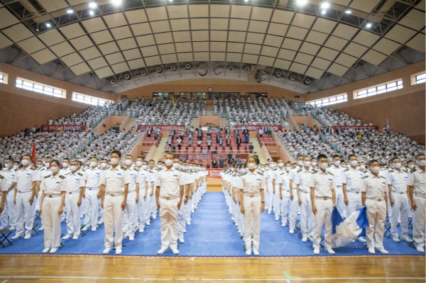 图说：上海海事大学迎来6800余名2020级新生 学校供图