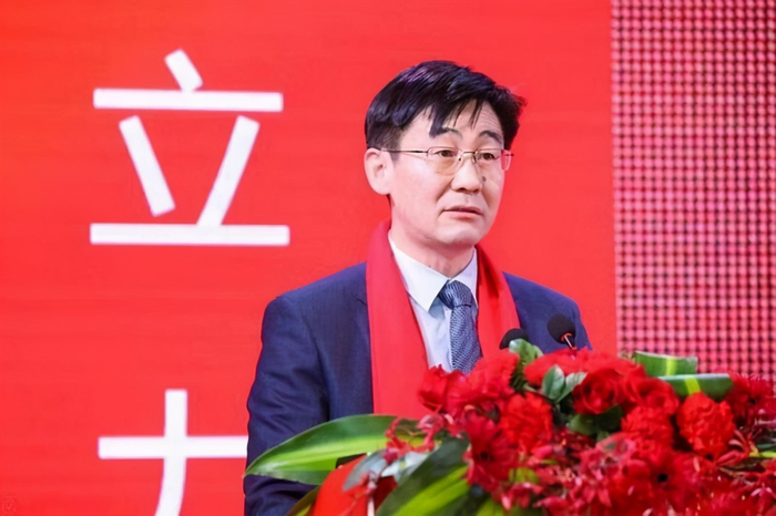 徐国忠,1963年9月出生,现常住江苏常州,现任国茂减速机集团董事长