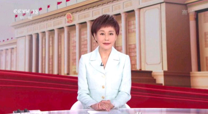 央视新闻主播周丽播音名变迁史,第一个鲜为人知,第二个沿用至今
