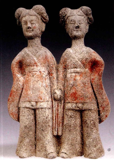     图4：河南洛阳出土北魏彩陶女佣（黄能福等人编著《中华服饰七千年》）