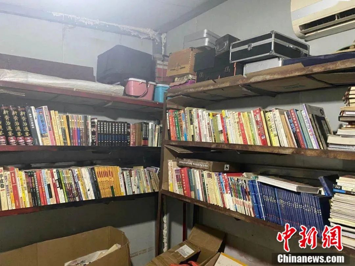 图为刘阿楠的图书储藏间。受访者供图