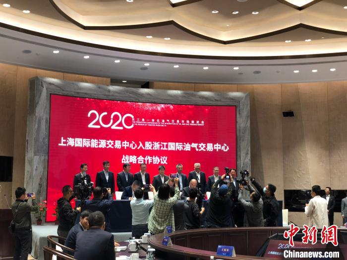 签约现场。　林波 摄