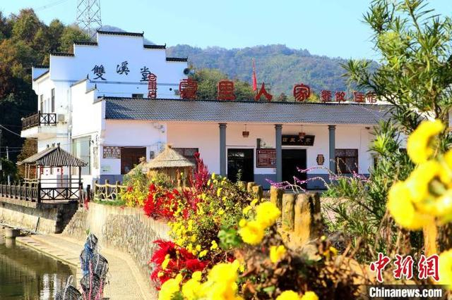随着旅游业的发展，霭里村大力发展民宿、农家乐。 张强 摄