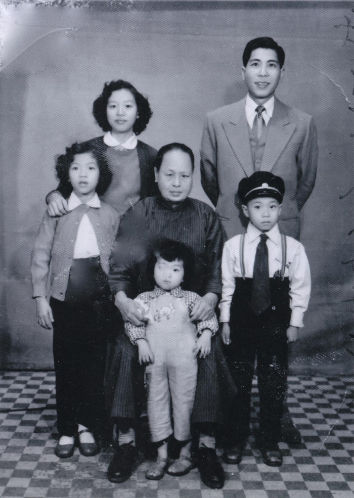外婆与大舅父母合家照（1953年）