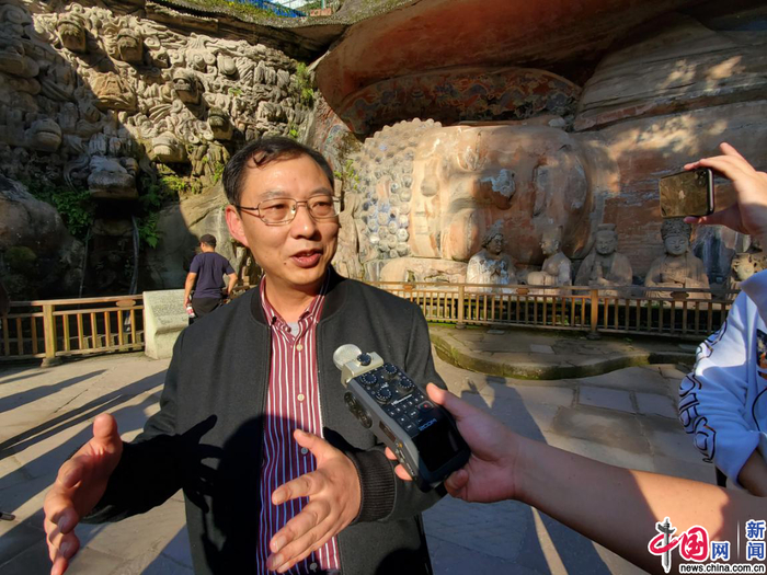 大足石刻研究院院长黎方银介绍情况。（中国网记者 严星/摄）
