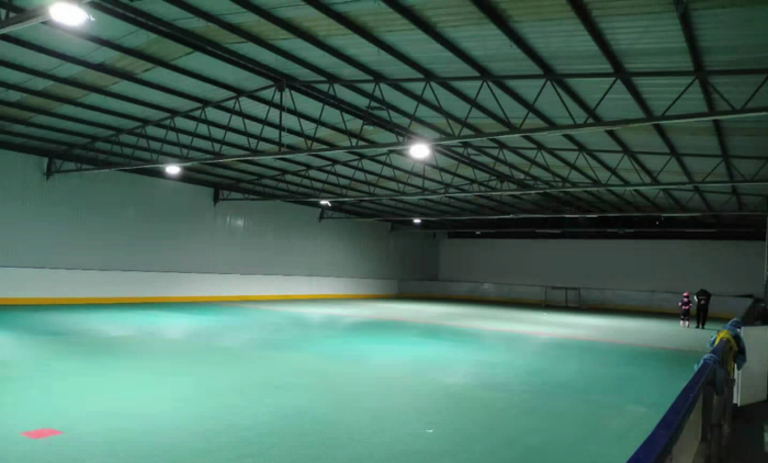 家长嫌俱乐部更换的场地太远，不愿意到这里上课 供图