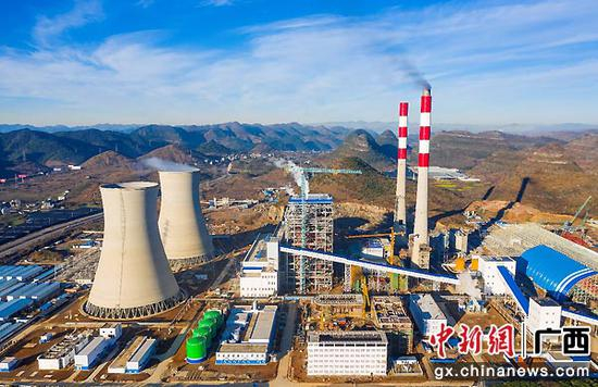 　　图为北金租支持自治区重大项目——煤电铝一体化热电联产项目建设现场。陈偲 摄