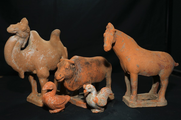 元自觉墓出土陶动物俑