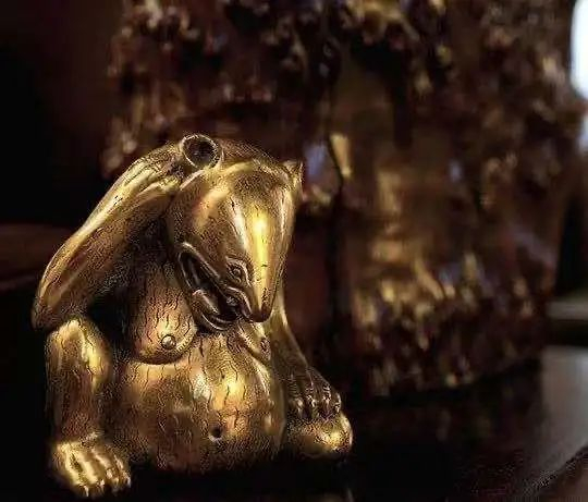 ▲安思远和他的熊镇。