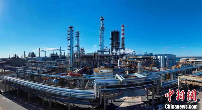     建设完成的200万吨催化裂化装置。　杨志明　摄