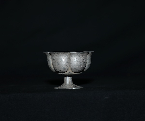 　元自觉墓出土葵口高足银杯