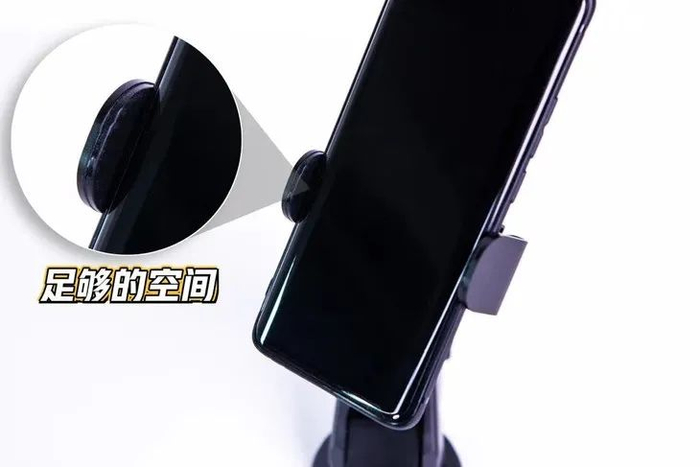 图为戴上手机壳后效果