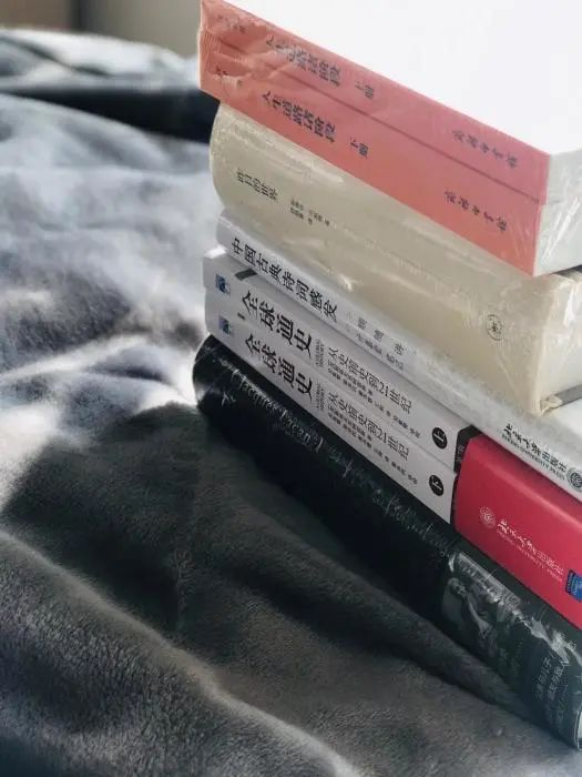 朱薇囤的一些书。受访者供图