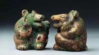 ▲国家博物馆的汉代鎏金铜熊镇。