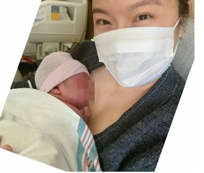 孙颖发出女儿的照片