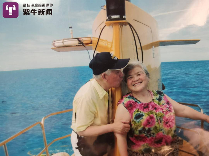 两位老人在塞班岛旅行