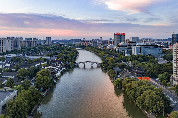  △杭州：京杭大运河上的拱宸桥