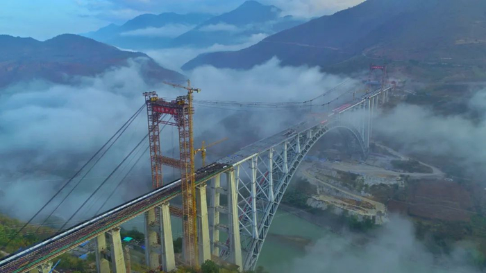 资料图：云南大理至瑞丽铁路怒江特大桥主体建成
