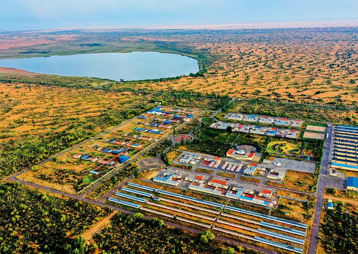 ▲ 库布其沙漠七星湖 连振摄