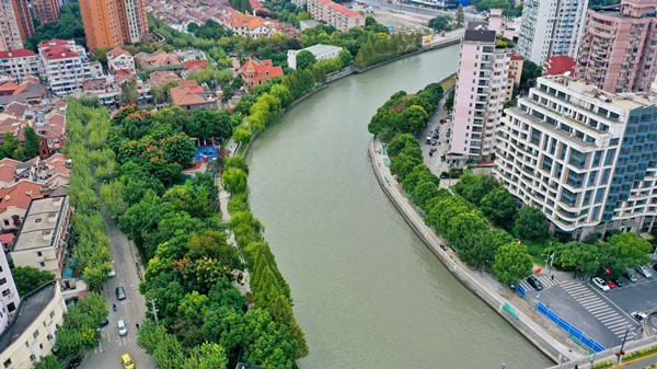 图说：河滨打通后，苏州河两岸成了家门口的健身场、露天的公园氧吧。新民晚报记者 周馨 摄