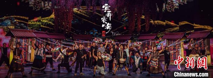 图为纪实剧《扶贫路上一家亲—宾弄赛嗨》剧照。　普洱市政府新闻办供图 