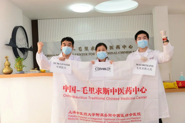 图说：“中国制造”的中西医结合防控新冠肺炎方法也由此深入非洲，造福人群