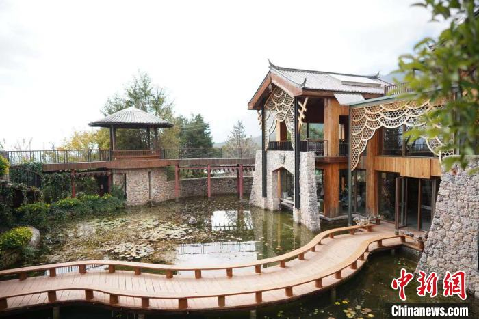 图为玉湖村中的一家民宿。　刘湃 摄