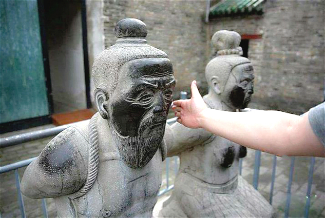 鸟之将死其鸣也哀，人之将死其言也善！后面还有一句，经典到爆！