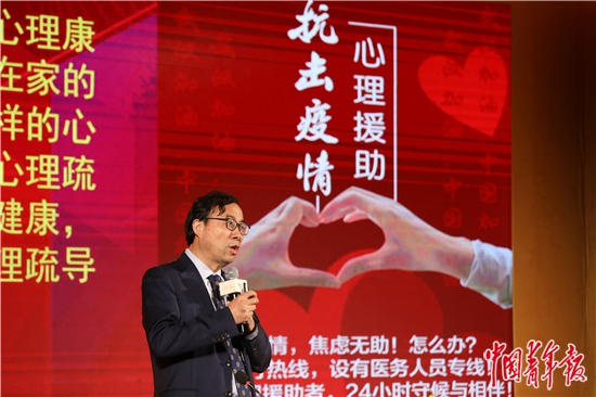     彭凯平鼓励大学生朋友去发现自己的优势、魅力和长处，培养积极的自尊心。中青报·中青网记者 李建泉/摄