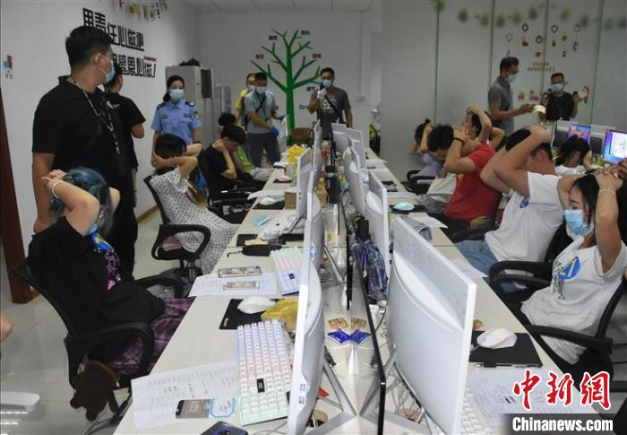 警方行动摧毁网络交友诈骗窝点。广东警方供图