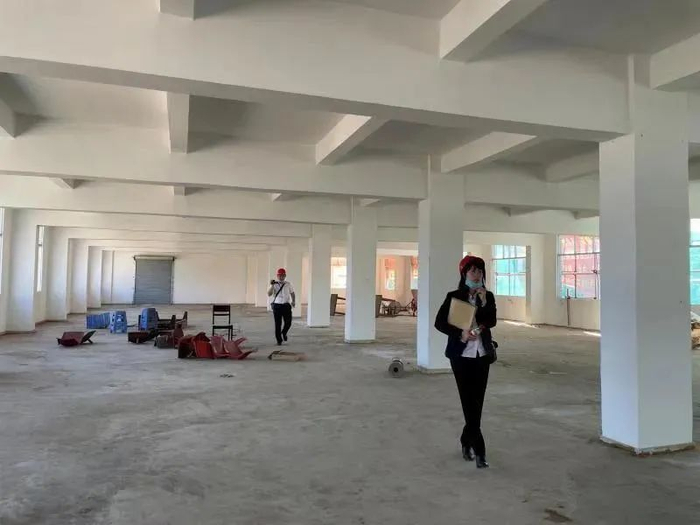 ▲在执法部门对违法建筑进行强拆前，由公证员对违法建筑的现状包括内部和外部进行拍照、录像记录进行保全证据公证