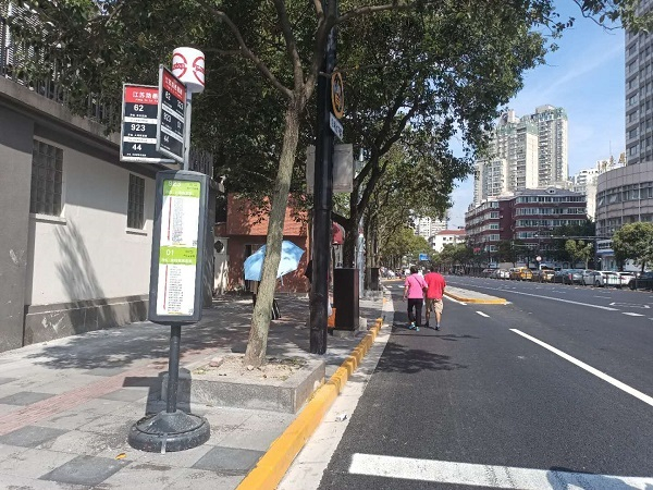 图说：市三女中东西两侧站台 来源/采访对象供图（下同）
