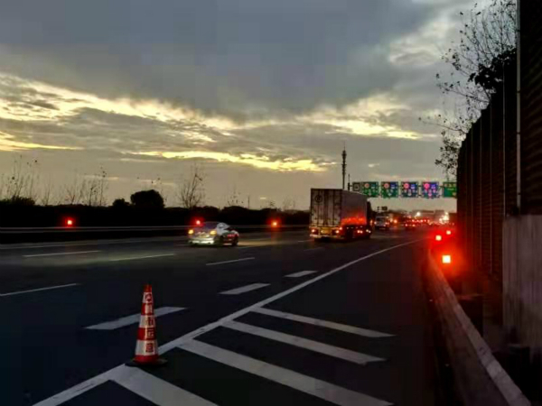 图说：公路行车安全智能保障系统。浦东警方供图（下同）