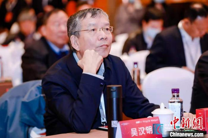 中国工程院院士吴汉明18日出席2020北京微电子国际研讨会暨IC WORLD学术会议并发表演讲。北京经开区管委会供图