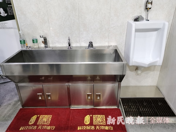 图说：脚踏踏板的运用实现如厕全程不用手接触