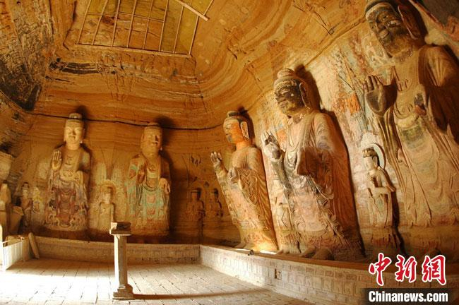 图为位于甘肃庆阳市境内的全国重点文物保护单位北石窟寺165窟北壁。(资料图) 甘肃省文物局供图