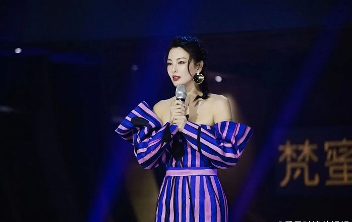 《乘风破浪的姐姐》张雨绮初舞台solo造型