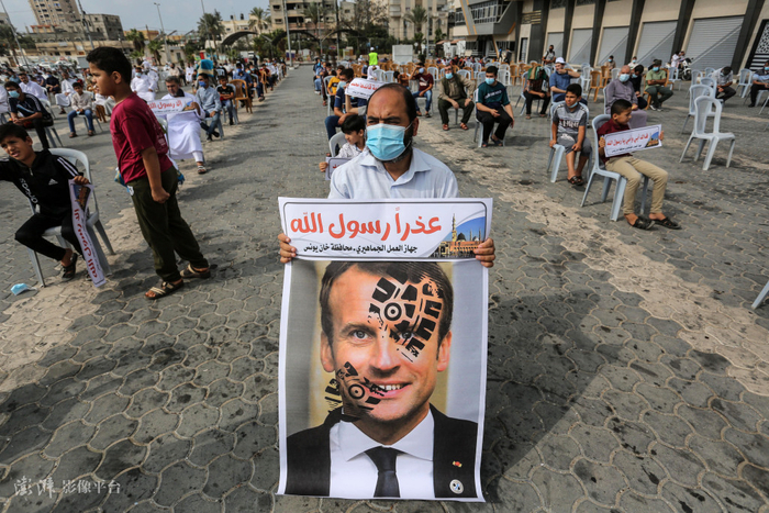 当地时间10月30日，巴勒斯坦加沙现大型抗议马克龙集会 （图源：澎湃影像平台）