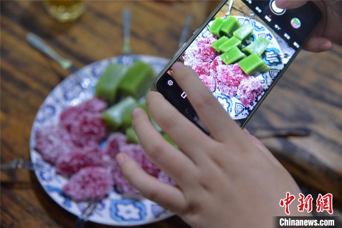 兴隆特色糕点。　凌楠 摄