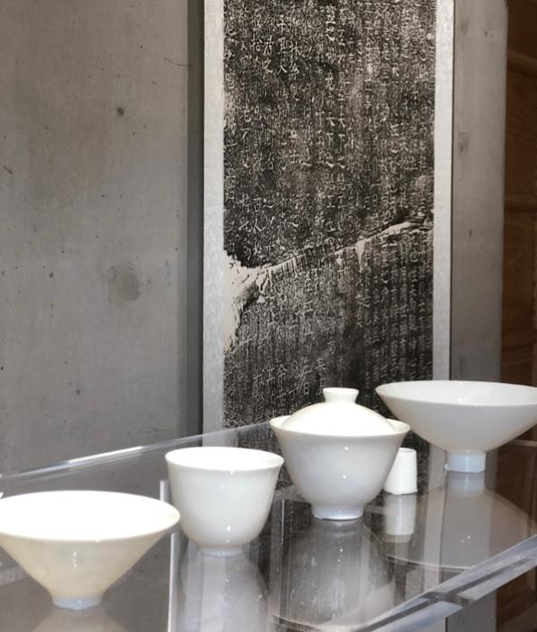 展览的“工艺”单元的绞胎瓷部分