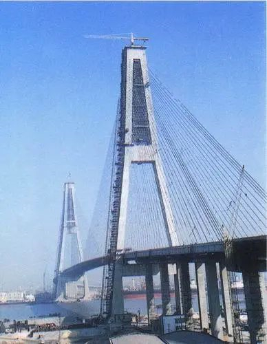 建设中的徐浦大桥（图：《徐汇区志》）