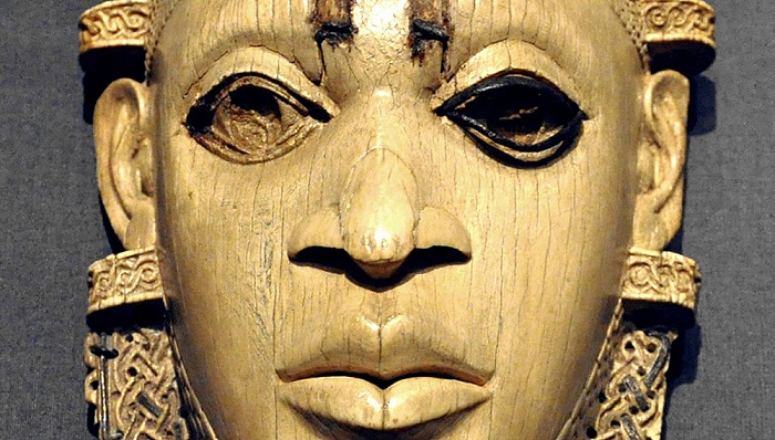 来自贝宁的面具，16世纪。由象牙、铁和铜线制成。图片来源：British Museum