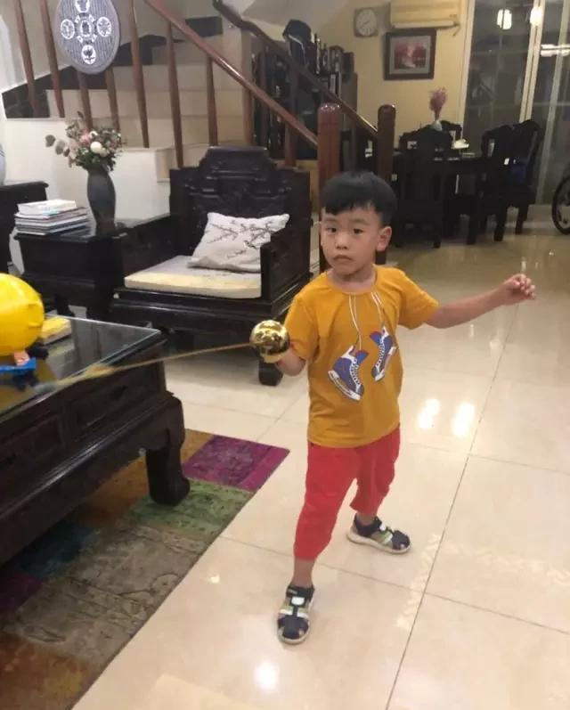 在赛前训练中意外受伤导致瘫痪的体操运动员桑兰,近况怎么样了?_新浪新闻
