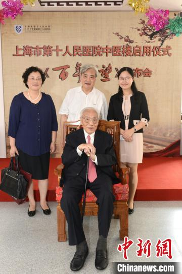 颜氏三代合影。同济大学供图