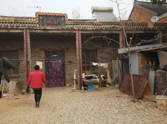 ▲王哲峰结婚时修的房子，儿子王某广结婚时，依然住在里面。新京报记者 李桂 摄