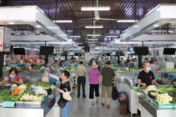 图说：整齐的菜场。