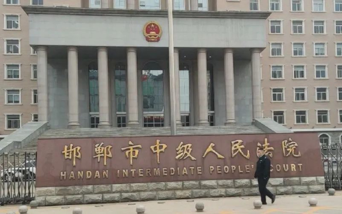 ▲11月20日，张某芬案在邯郸中院重审开庭。新京报记者 李桂 摄